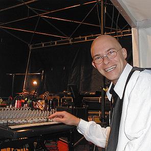 DJ René Kleinschmidt an der Tontechnik